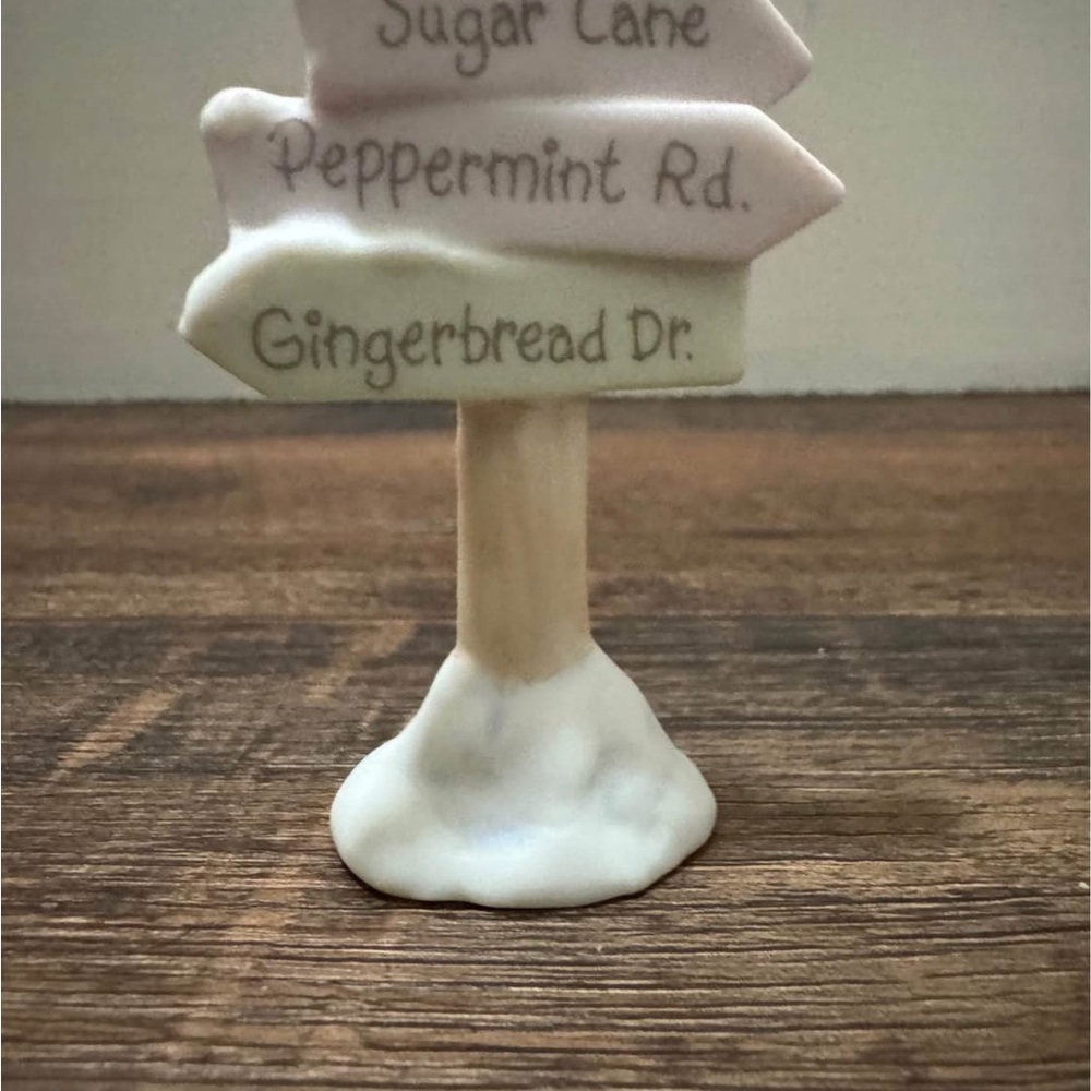 Precious moments street sign figurine